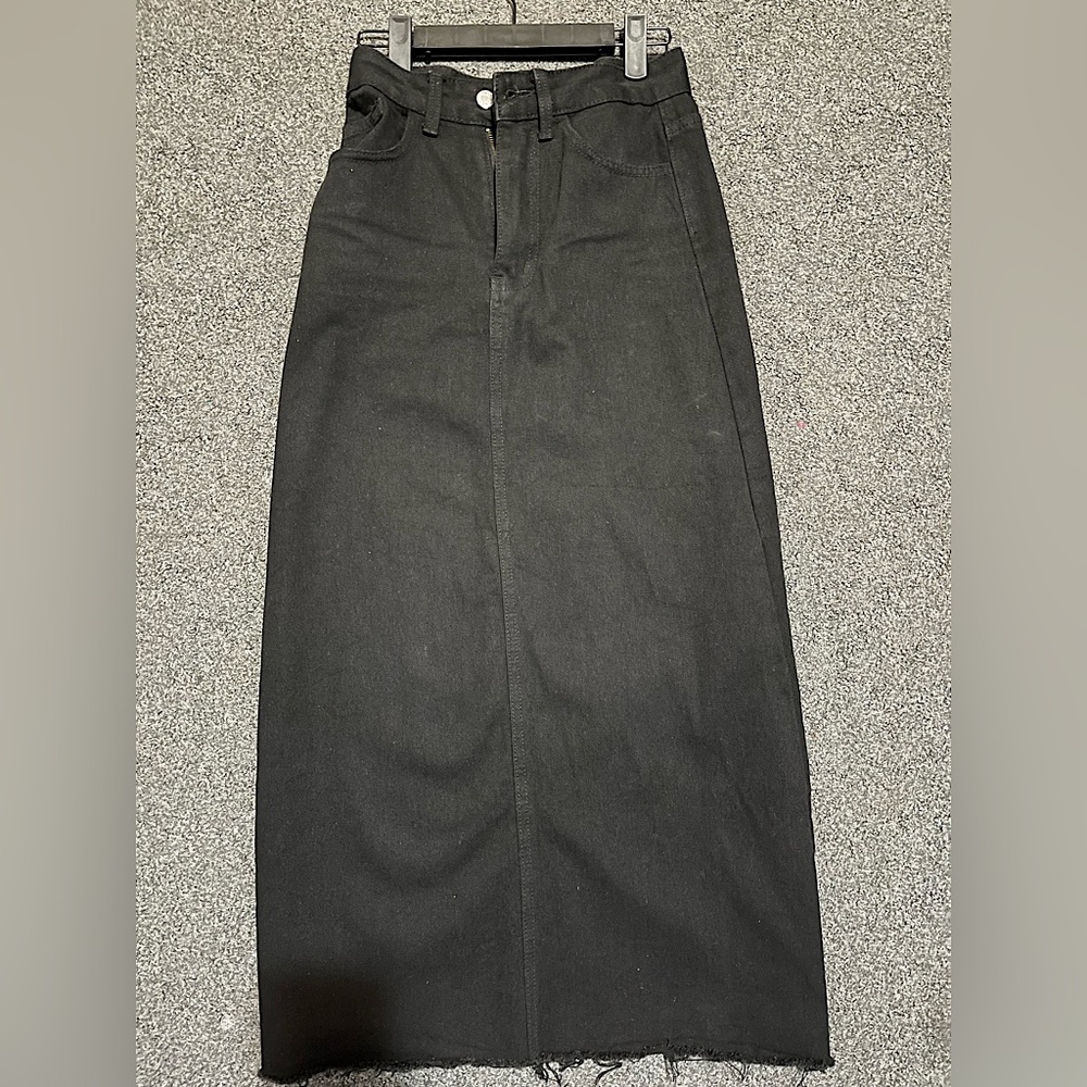 Women’s black jean maxi skirt size XS.